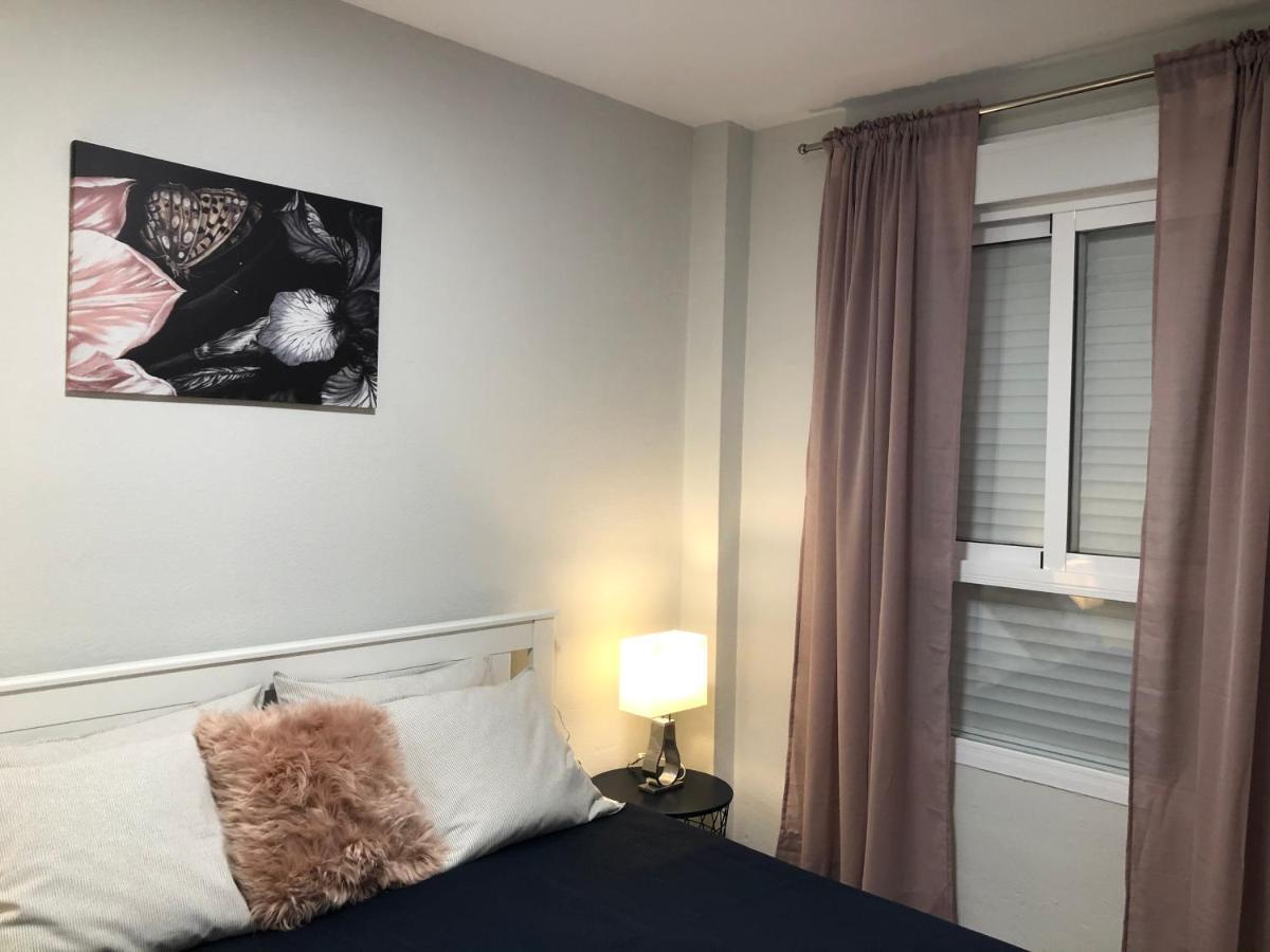 Victoria Luxury Beachfront Apartment In Benalmadena Costa Kültér fotó