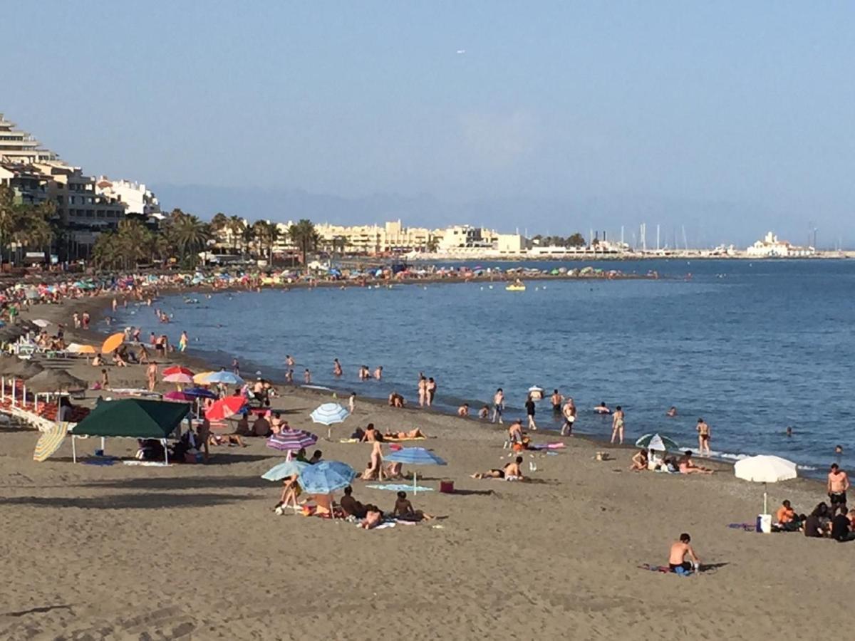 Victoria Luxury Beachfront Apartment In Benalmadena Costa Kültér fotó