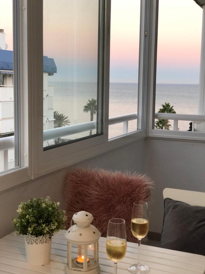 Victoria Luxury Beachfront Apartment In Benalmadena Costa Kültér fotó