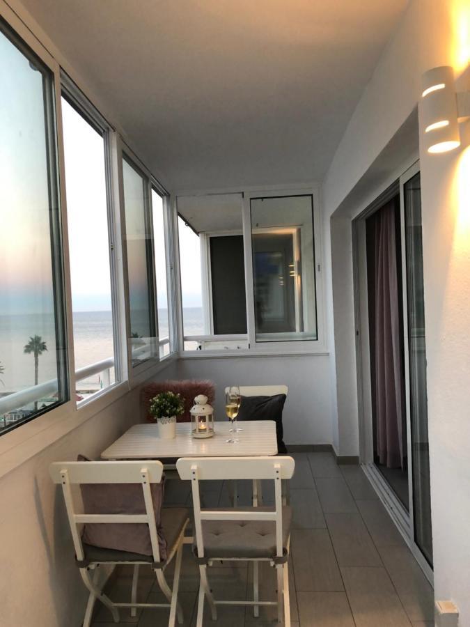 Victoria Luxury Beachfront Apartment In Benalmadena Costa Kültér fotó