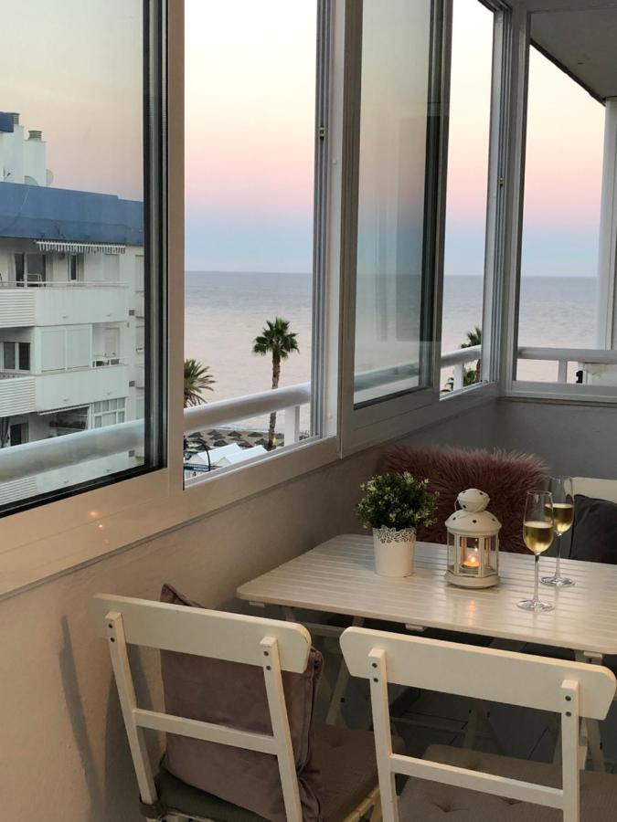 Victoria Luxury Beachfront Apartment In Benalmadena Costa Kültér fotó