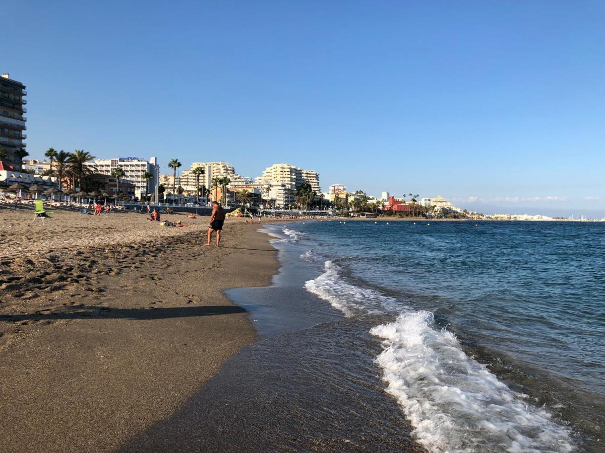 Victoria Luxury Beachfront Apartment In Benalmadena Costa Kültér fotó