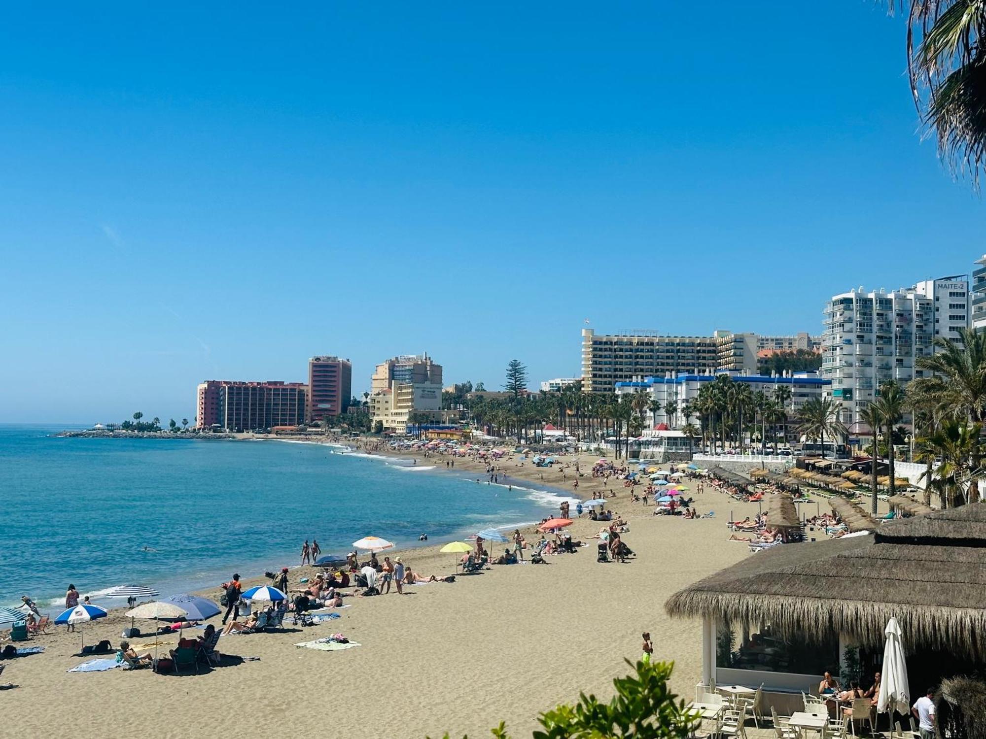 Victoria Luxury Beachfront Apartment In Benalmadena Costa Kültér fotó